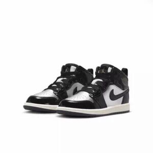Bundle Kids Nike Jordan 1 Mid SE
Black/Metallic Silver/Sail/Gold Size 3Y